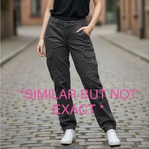 Democracy Gray Cargo-Style Pants – Size 6